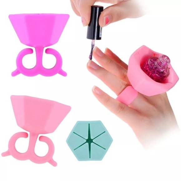 FINGER WEARABLE NAIL POLISH BOTTLE HOLDER - Picture 1 of 5